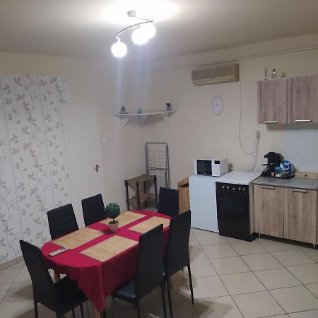 Pingpong Apartman Soltvadkert Exteriör bild