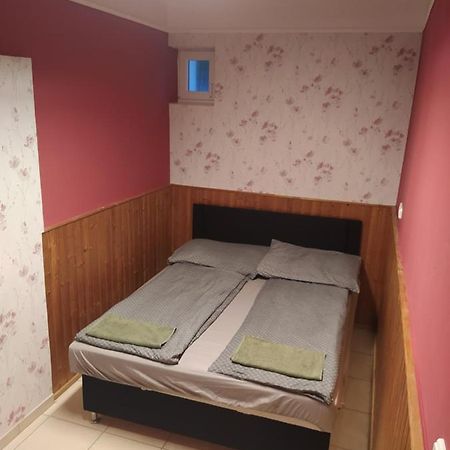 Pingpong Apartman Soltvadkert Exteriör bild
