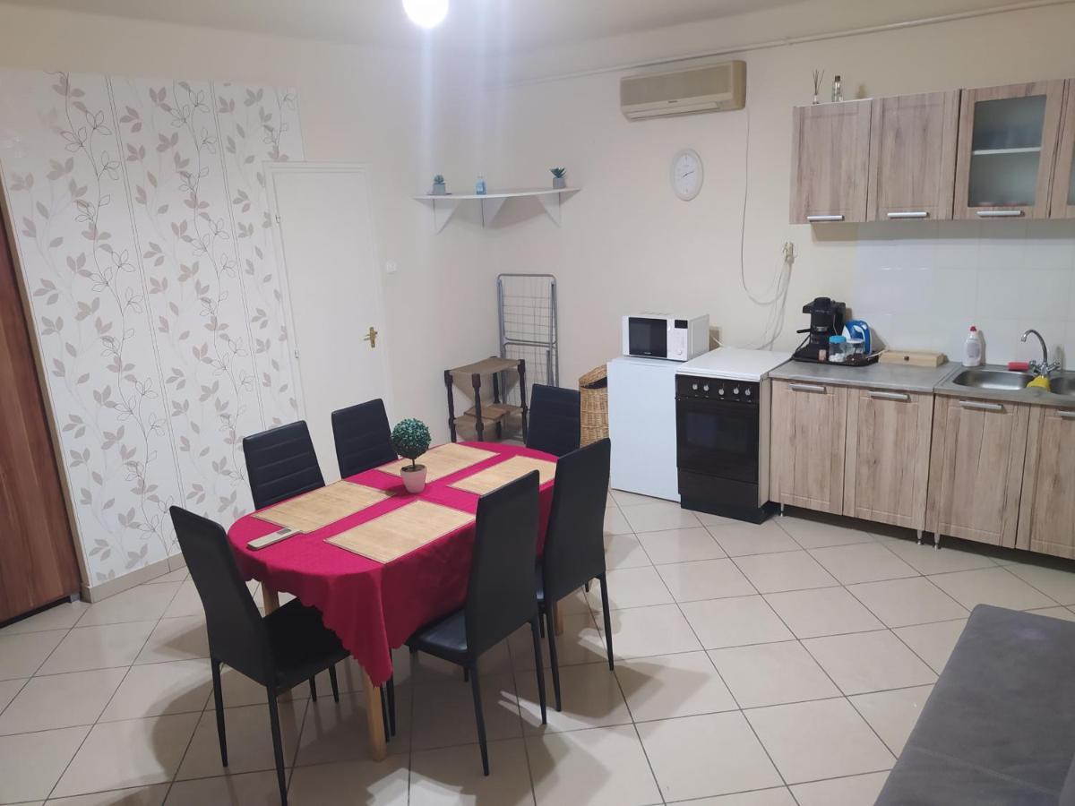 Pingpong Apartman Soltvadkert Exteriör bild
