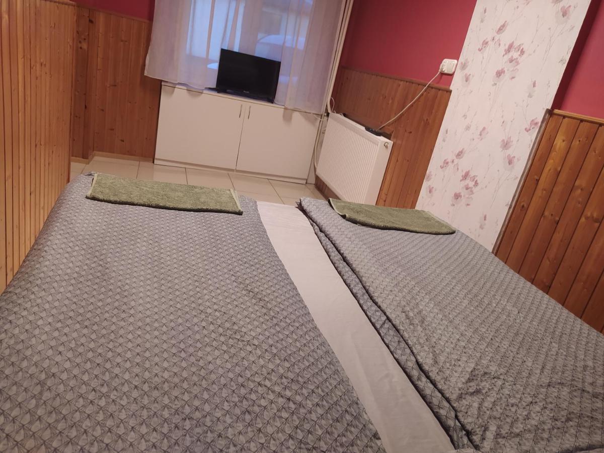 Pingpong Apartman Soltvadkert Exteriör bild