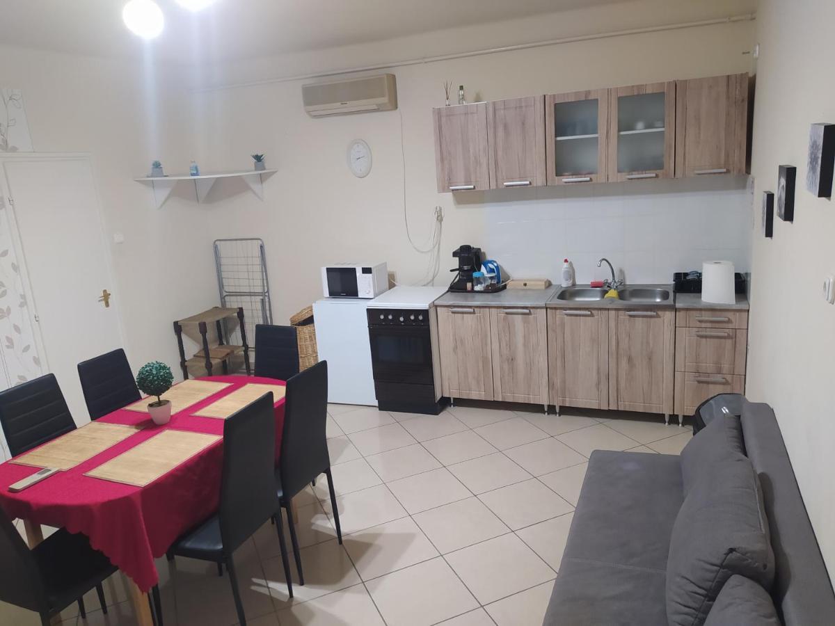 Pingpong Apartman Soltvadkert Exteriör bild