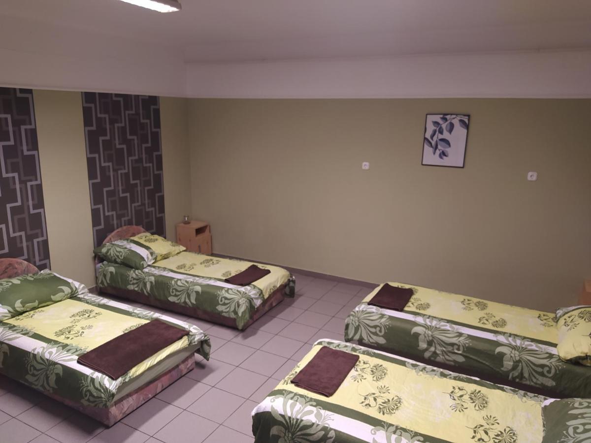 Pingpong Apartman Soltvadkert Exteriör bild